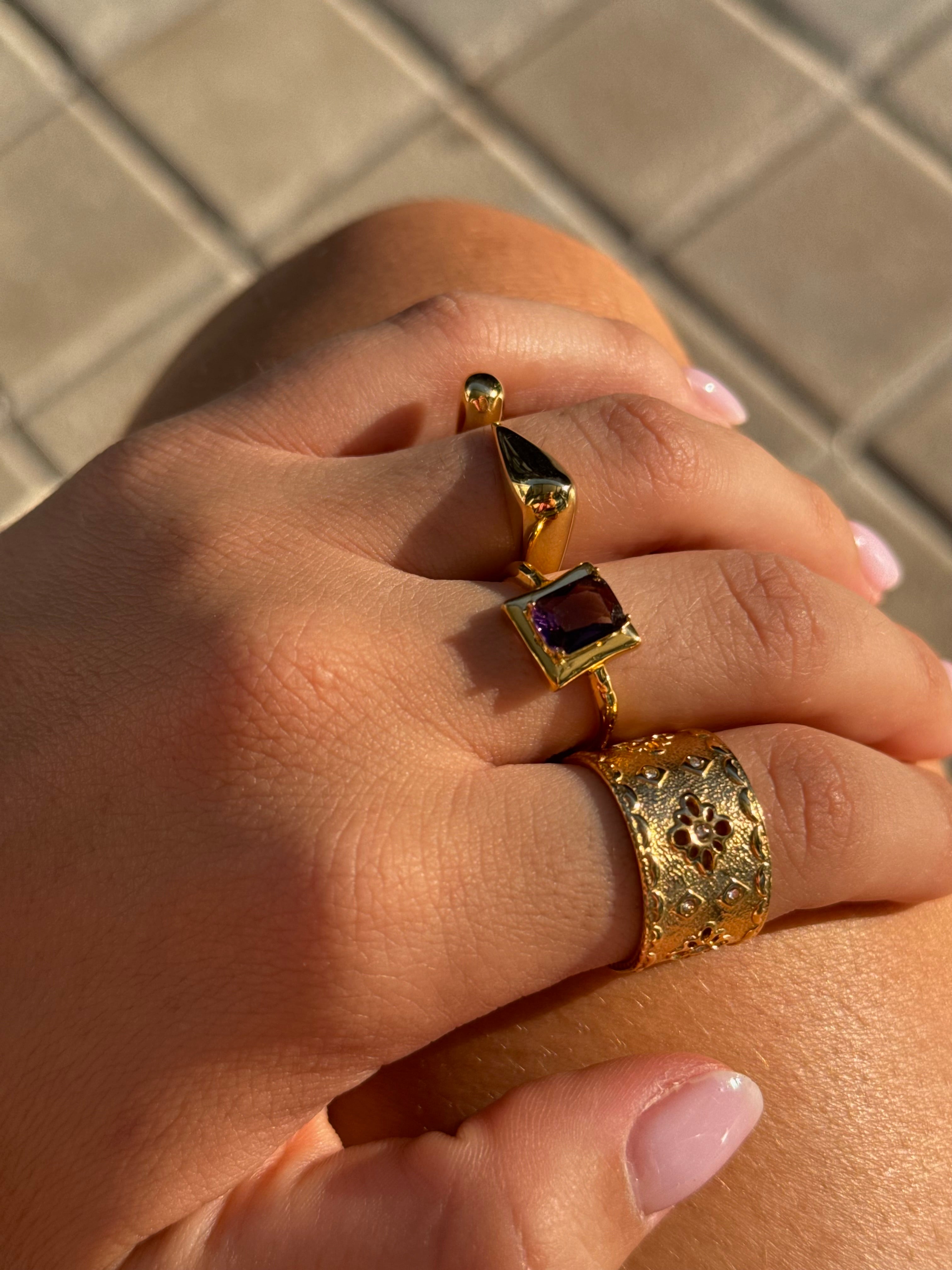 Anillo Textura Circon