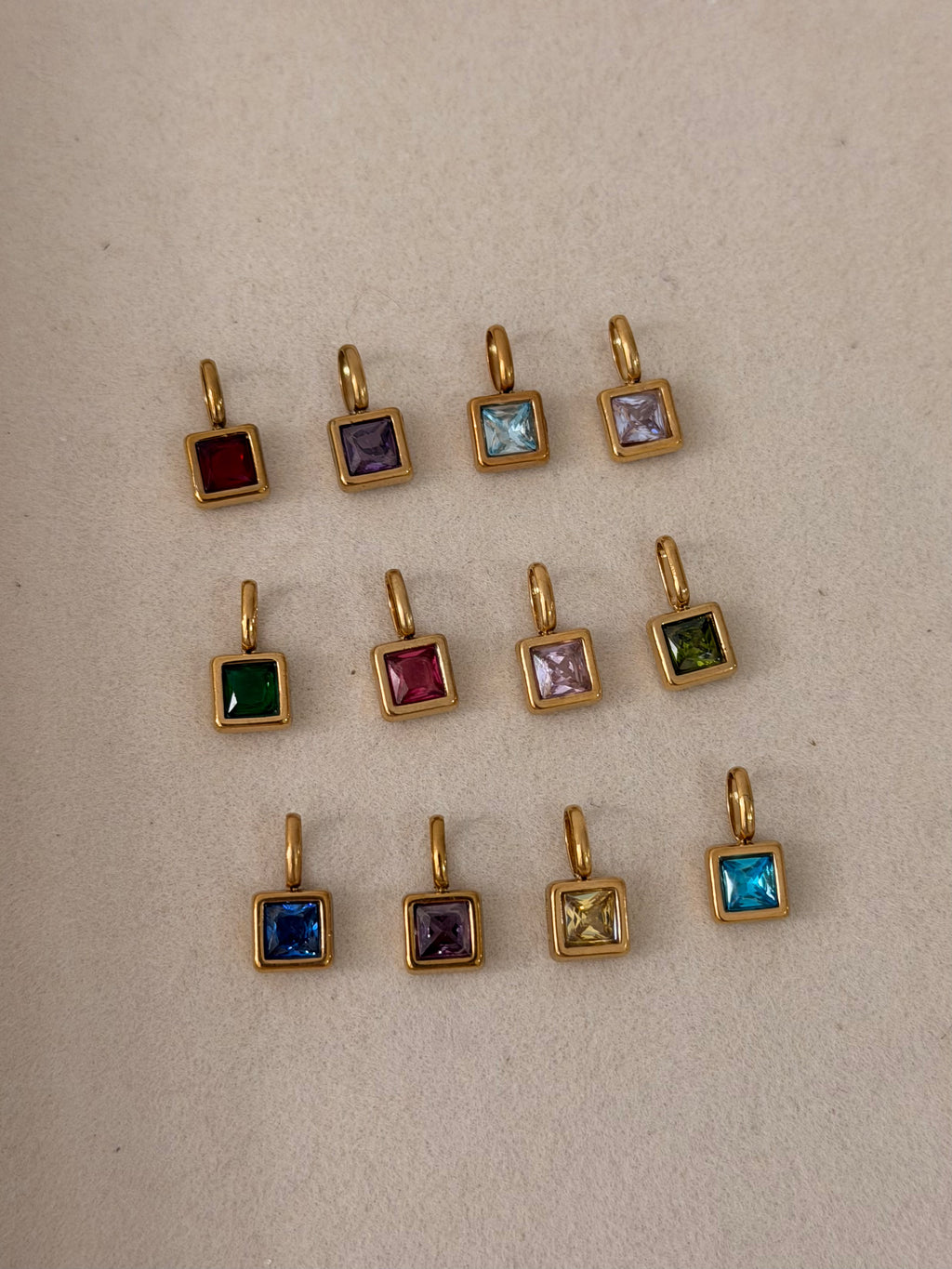 Charms Cuadrado Circonita Colores